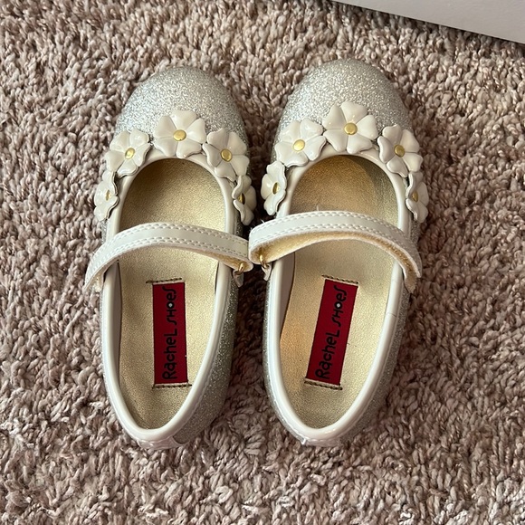 Size 8 toddle slippers. - Picture 1 of 4